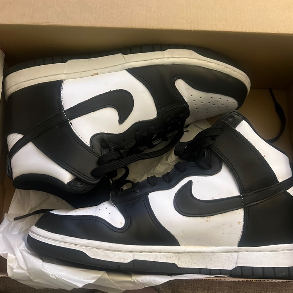 Women’s Nike dunk -high 
White/black-university red
